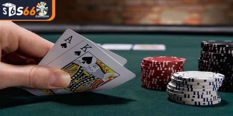 Để trở thành người chơi poker chuyên nghiệp, bạn cần phải liên tục học hỏi 